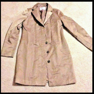 Maestro Billy Willy Coat Jacket Trench Sz M Tan w/ Gold Pockets Lined Buttons VG